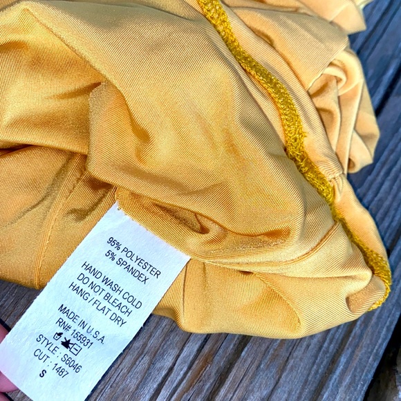 2 Piece Skirt Set 💛 Size Small - Picture 6 of 7